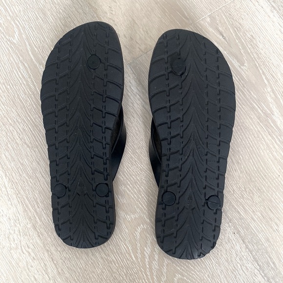 Matt and Nat Alberta Vegan Black Flip Flops - Picture 8 of 10